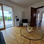 Comfy Plaza 65m2 Ground Floor No Stairs With Separate Bedroom Living Full Kitchen And Study Furnished Terrace Parking At The Door Fiber Internet Sleeps 4 Apartamento