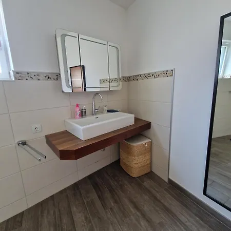 Lejlighed Comfy Plaza 65m2 Ground Floor No Stairs With Separate Bedroom Living Full Kitchen And Study Furnished Terrace Parking At The Door Fiber Internet Sleeps 4 Aurolzmunster