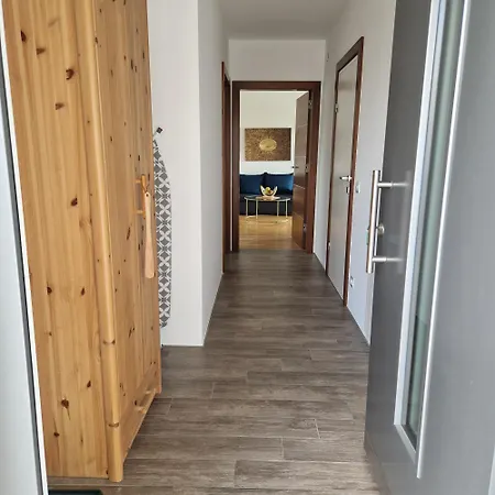 Comfy Plaza Apartment *