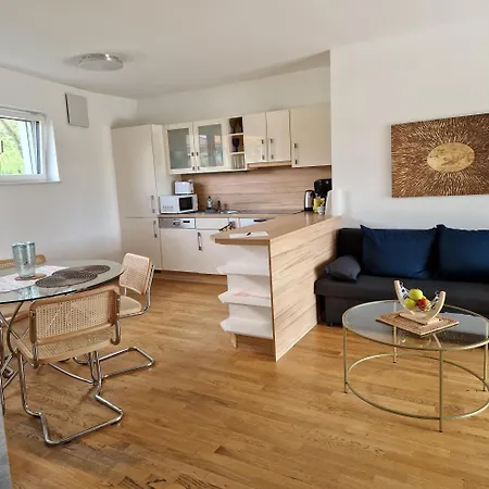 Comfy Plaza 65m2 Ground Floor No Stairs With Separate Bedroom Living Full Kitchen And Study Furnished Terrace Parking At The Door Fiber Internet Sleeps 4 Lejlighed Aurolzmunster
