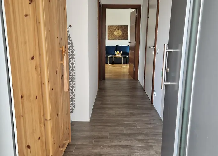 Comfy Plaza Apartment *