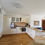 Appartamento Comfy Plaza 65m2 Ground Floor No Stairs With Separate Bedroom Living Full Kitchen And Study Furnished Terrace Parking At The Door Fiber Internet Sleeps 4 Aurolzmunster