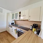 Appartamento Comfy Plaza 65m2 Ground Floor No Stairs With Separate Bedroom Living Full Kitchen And Study Furnished Terrace Parking At The Door Fiber Internet Sleeps 4