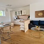 Comfy Plaza 65m2 Ground Floor No Stairs With Separate Bedroom Living Full Kitchen And Study Furnished Terrace Parking At The Door Fiber Internet Sleeps 4 Appartamento Aurolzmunster